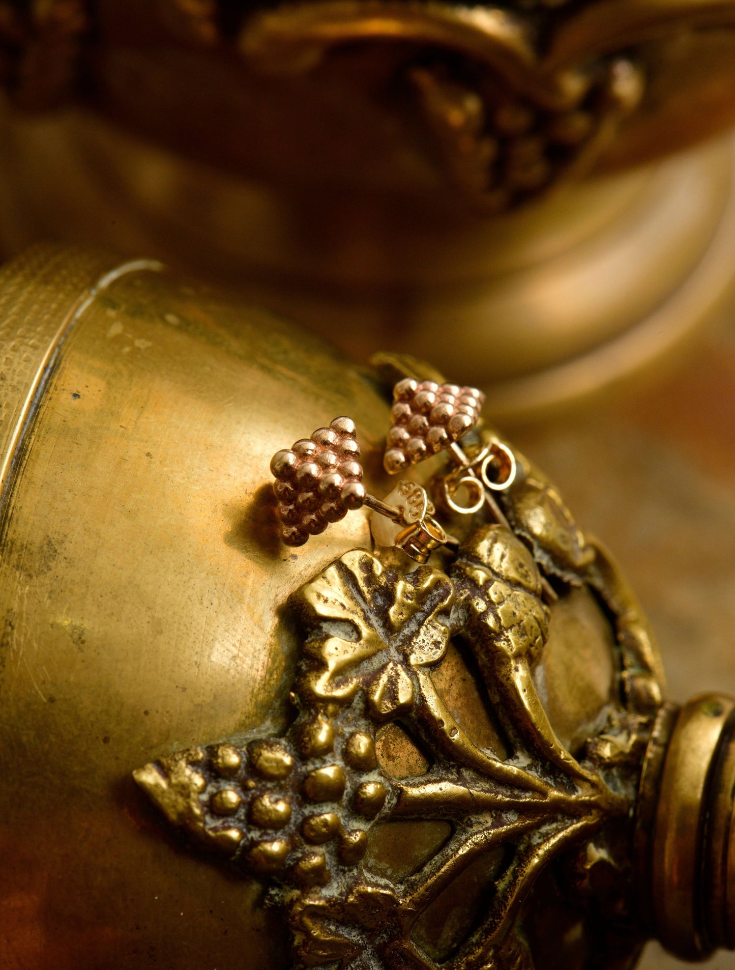 Staphylus Gold Earring